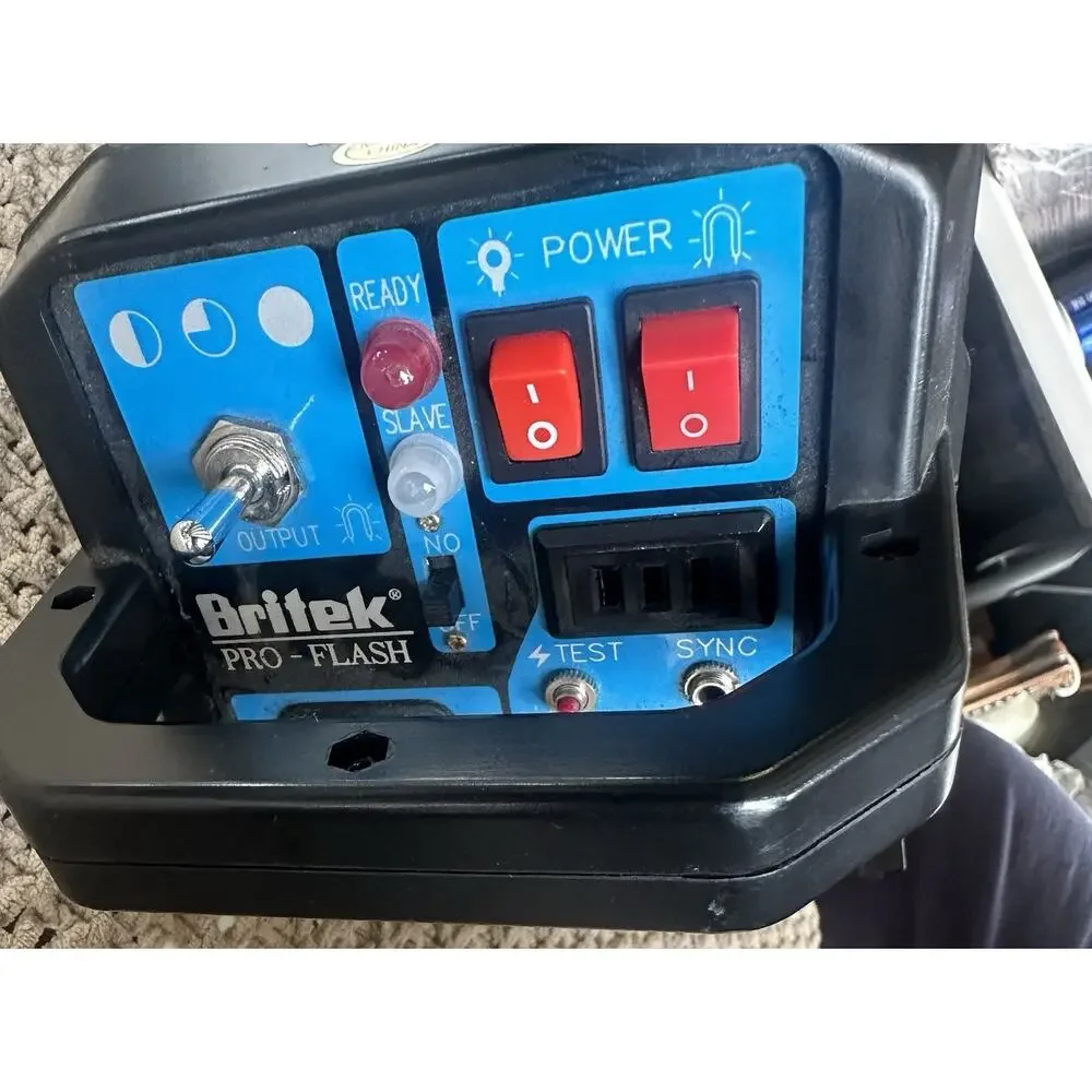 Dynalite M500XL Power Box And Professional Studio Flash Set With 5 Lights